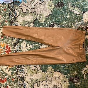 FAUX LEATHER LEGGINGS
Camel 0/8372/040/704/03